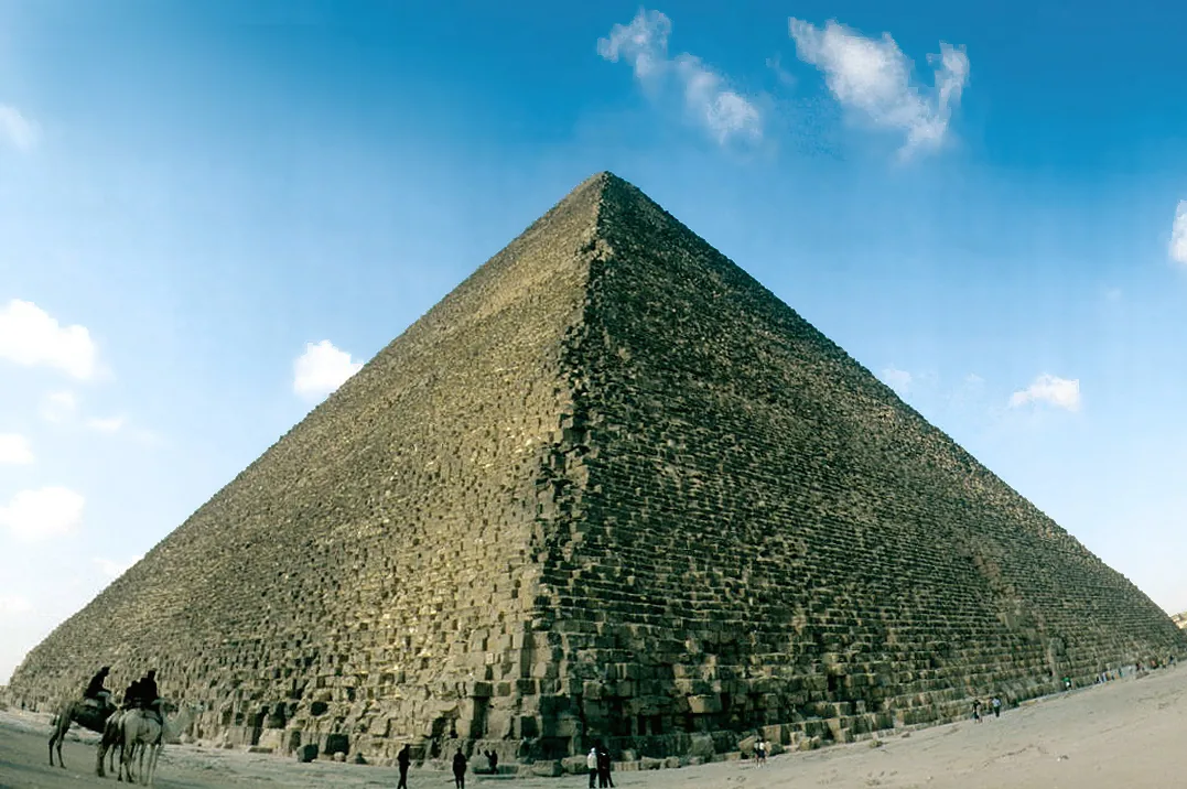 ¿Por qué las pirámides de Egipto están todas en la misma franja del desierto?